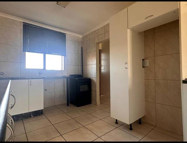 2 BEDROOM PROPERTY TO RENT IN STRAND CENTRAL